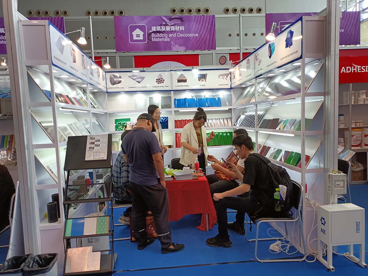 The steel industry made a dazzling appearance at the Canton Fair to create a brilliant future